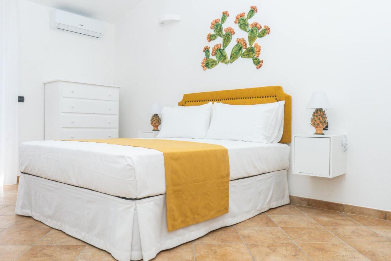 Relais Ruggiero Bed & Breakfast Le Castella  Exterior photo