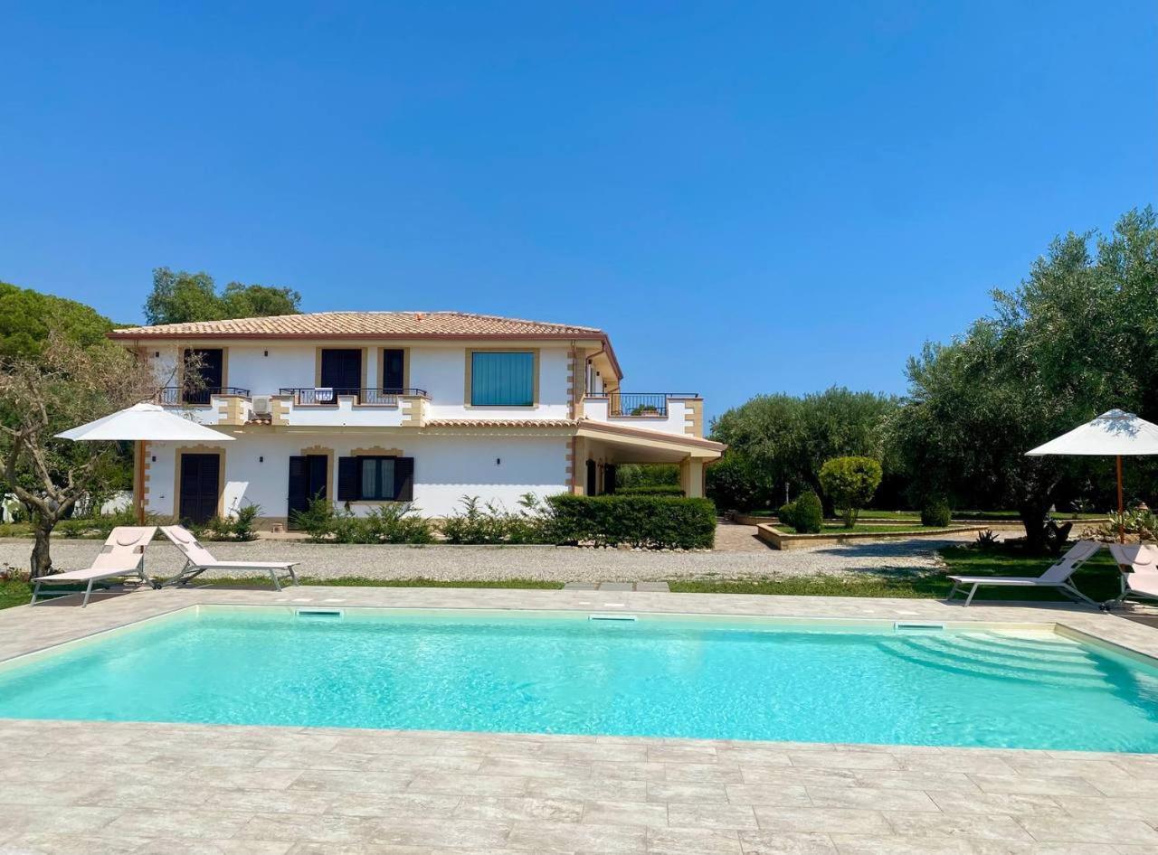 Relais Ruggiero Bed & Breakfast Le Castella  Exterior photo