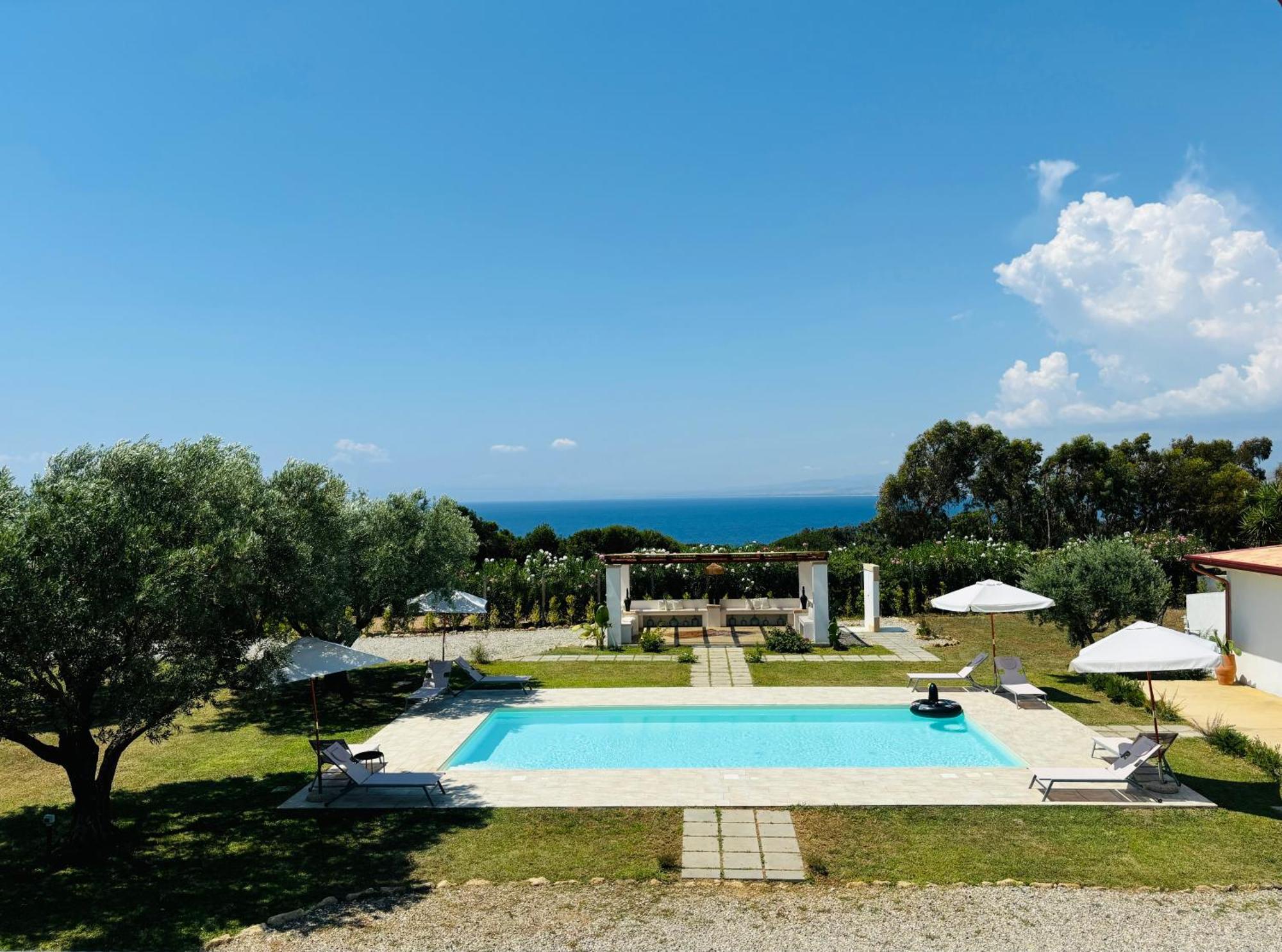 Relais Ruggiero Bed & Breakfast Le Castella  Exterior photo
